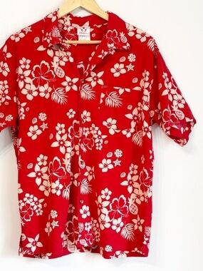 Vintage Disney Store Red Tropical Button Down Shirt Mens Small Short Sleeve